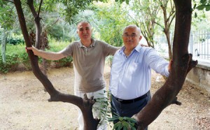 (Soldan sağa) Sedat Yazıcı ile Recai Akgün’ün ilkokulda başlayan arkadaşlıkları 50 yılda köklü bir dostluğa dönüşmüş.